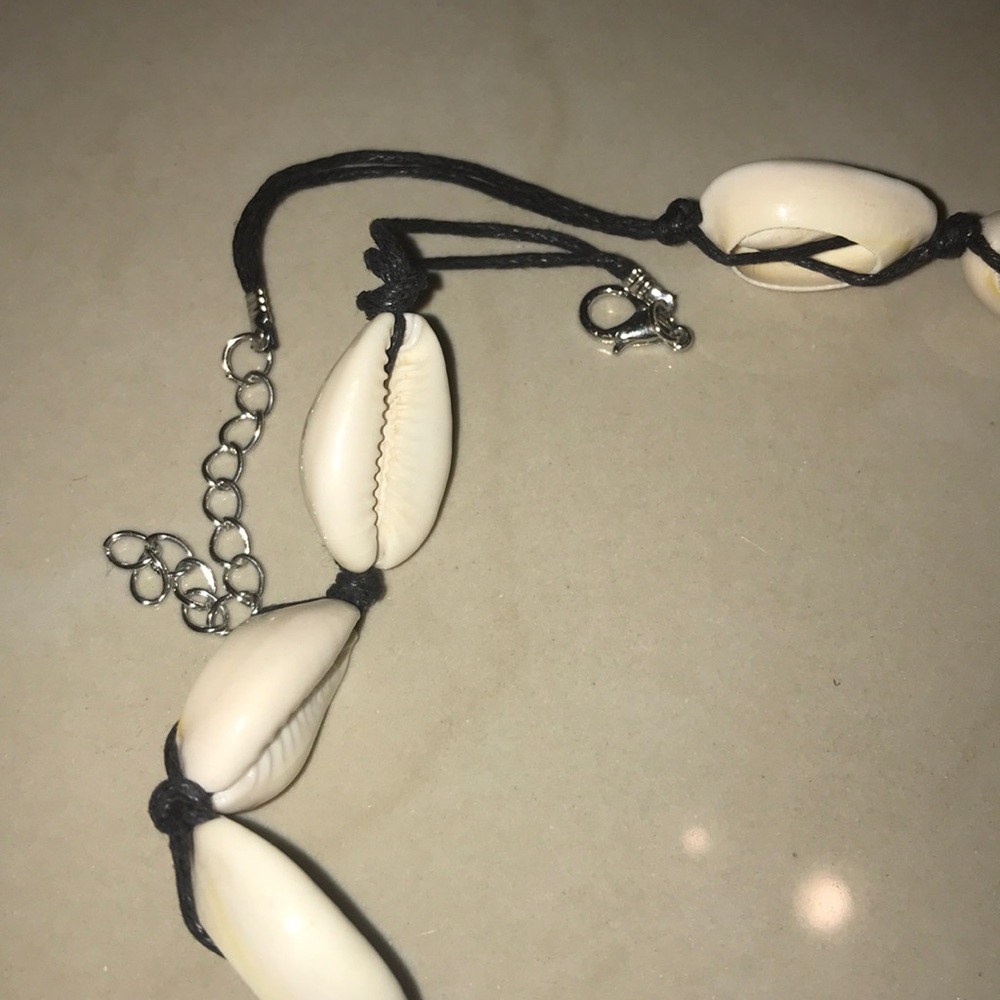 Boho Sea Shell Choker Beige Black Rope - Picture 4 of 6